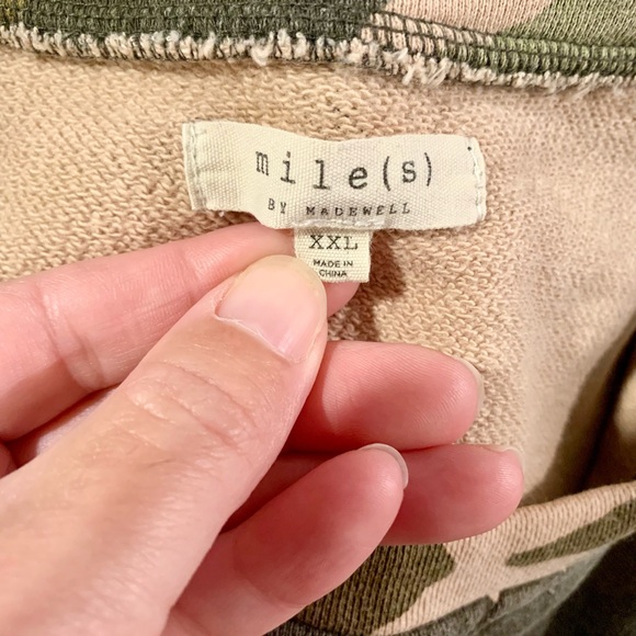 MOVING SALE | Women’s Madewell Crewneck Sweatshirt in Cottontail Camo, Size XXL - Picture 5 of 8